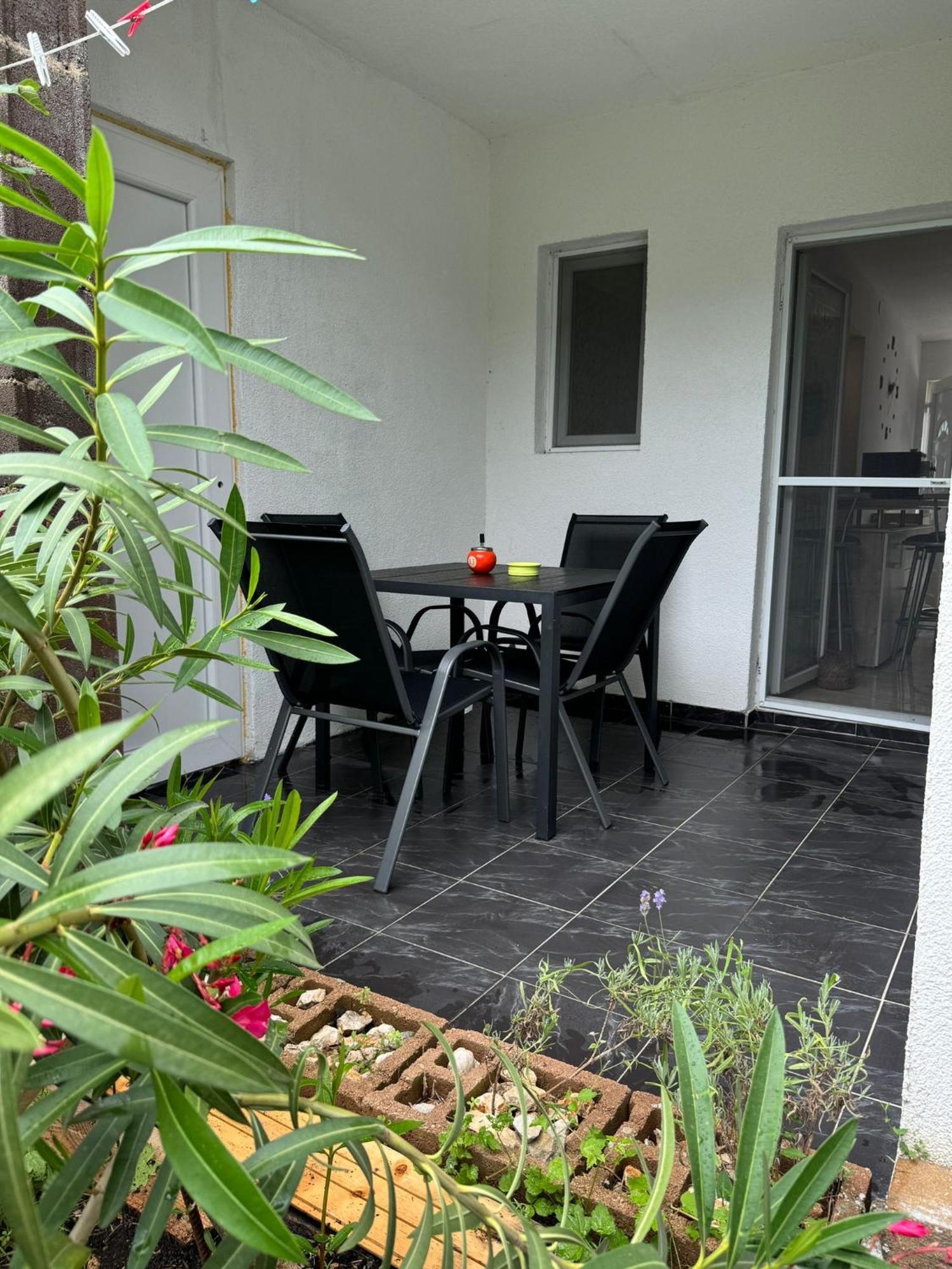 Studio Apartments Mt ชัมรีกา ภายนอก รูปภาพ